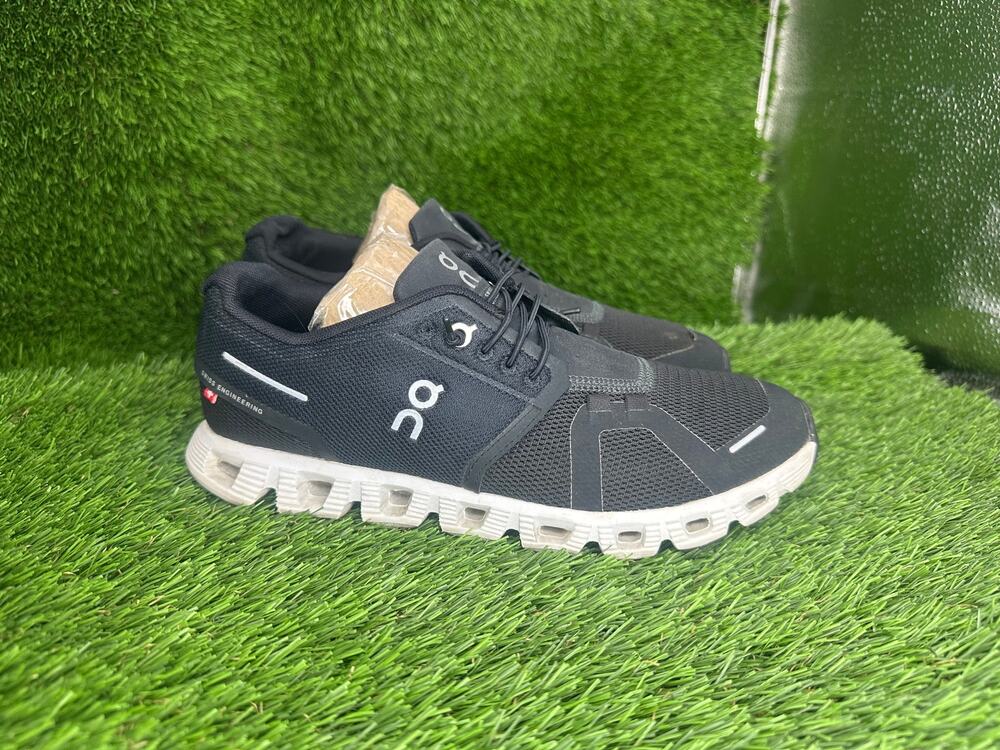On Running Cloud 5 59.98904 Athletic Sneaker Women's 8 Black Mesh Sports Jogging